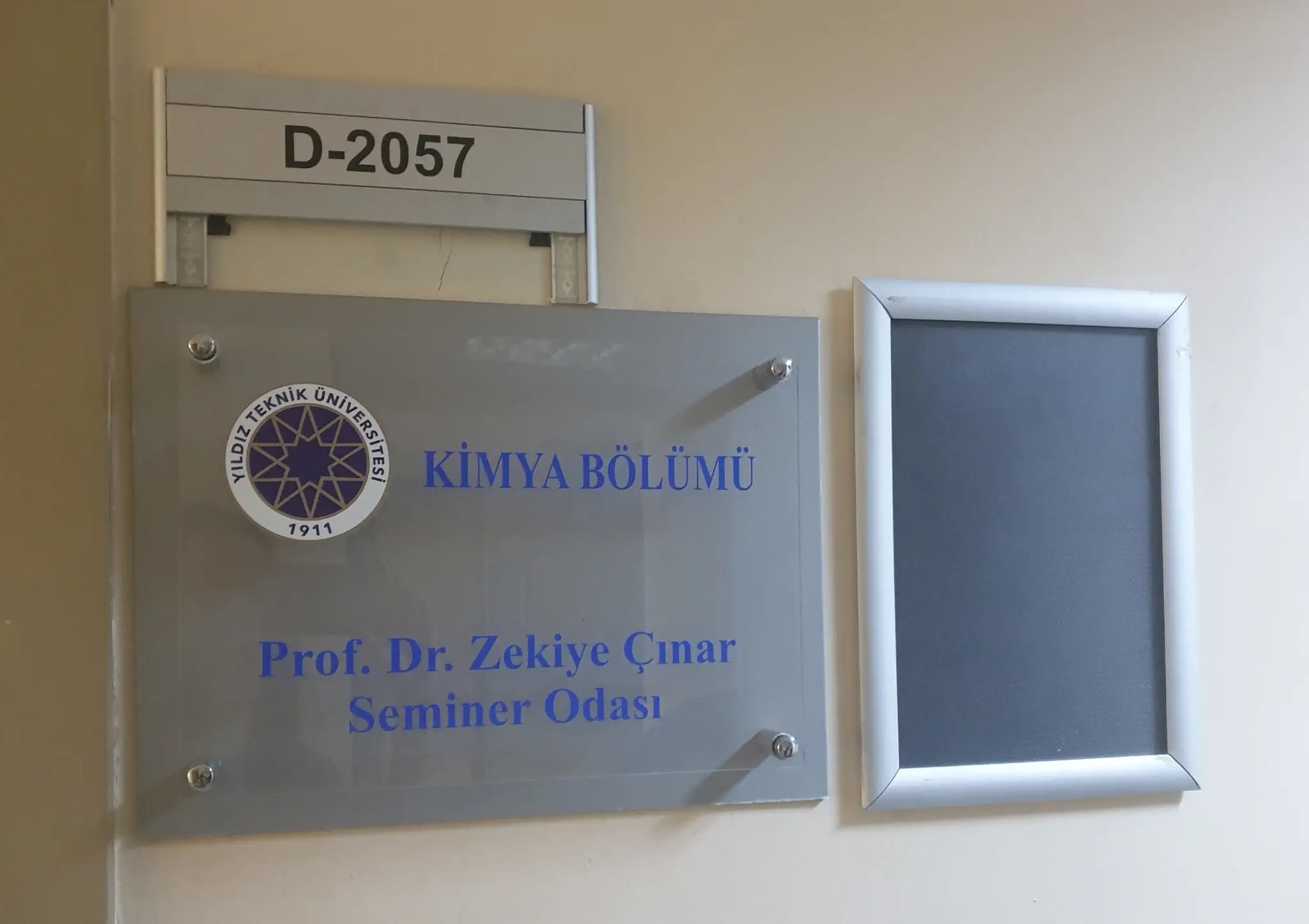 Prof. Dr. Zekiye Çınar Seminer Salonunun Resmi